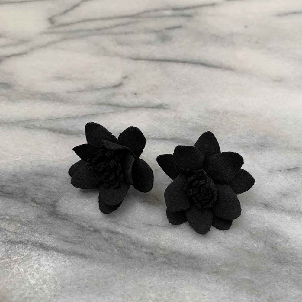 Nordstrom Flower Stud Earrings Black - Picture 4 of 7